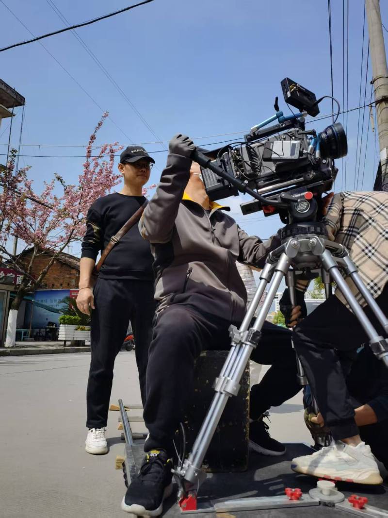 玛沁县广告片拍摄：快消品牌爆款之选，网感内容适配社媒传播！